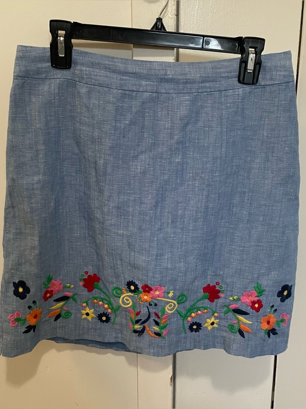 Talbots Chambray Light Blue Embroidered floral A-Line Skirt size 4